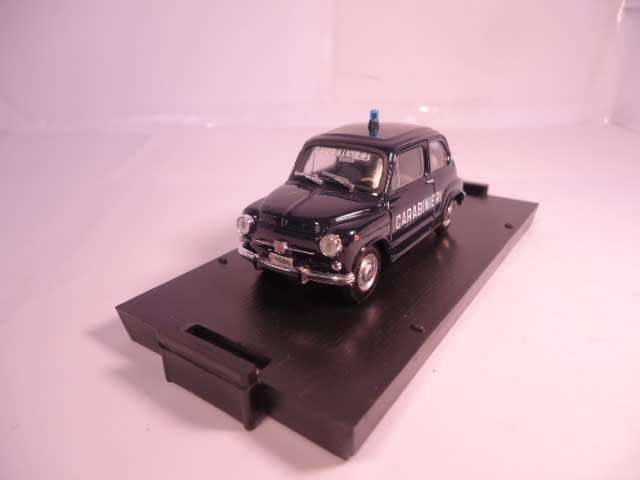 Brumm - Fiat 600D - Berlina 1965 - "Fanaloni" - Carabinieri - #R403