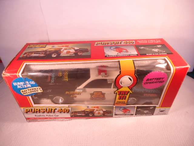 New Bright - Persuit440 - Bump and Go Police Car - Battery Operated - #138