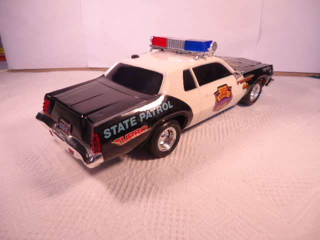 New Bright - Persuit440 - Bump and Go Police Car - Battery Operated - #138