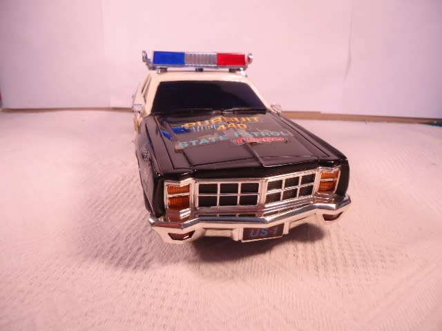 New Bright - Persuit440 - Bump and Go Police Car - Battery Operated - #138