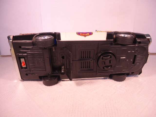 New Bright - Persuit440 - Bump and Go Police Car - Battery Operated - #138