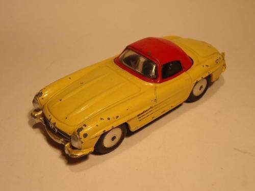 Corgi Toys - # 304 - Mercedes Benz Roadster - Flat Hubs