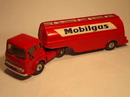 Corgi Toys - # 1140 - Bedford TK Mobil Gas Tanker