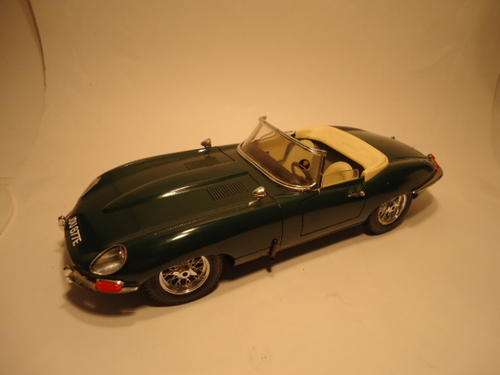 Burago - 1961 Jaguar E-Type