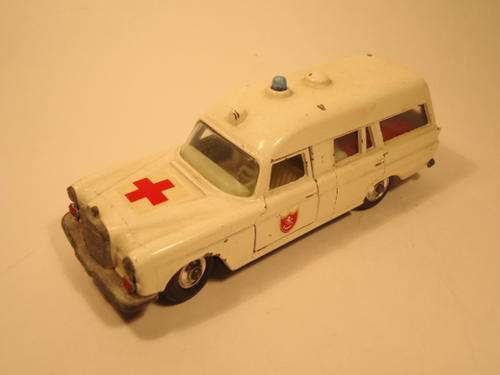Matchbox King Size - K6B - Mercedes Benz Ambulance