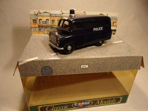 Corgi Toys Classics - # 96920 - Bedford Doormobile - Police
