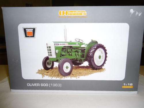 Universal Hobbies - 1963 Oliver 600 Tractor - 1/16 Scale