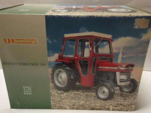 Universal Hobbies -  Massey Ferguson 135 - 1/16 scale