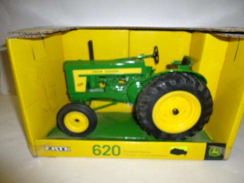 ERTL - John Deere 620 Standard Tractor - 1/16 Scale