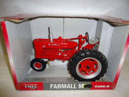 ERTL - Case - Farmall M Tractor - 1/16 Scale