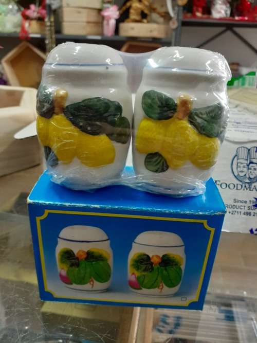 Salt Pepper Shakers set