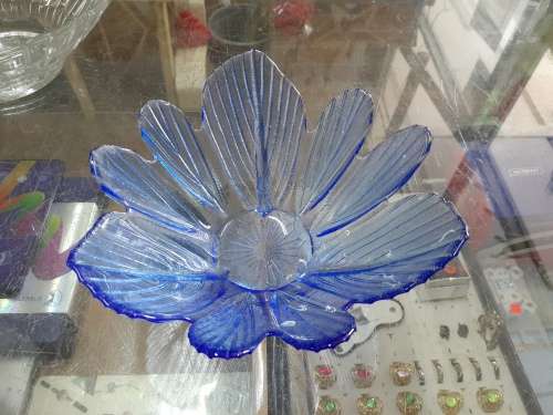 Decorative Blue Glass Leaf-fishtail Texture Bowl