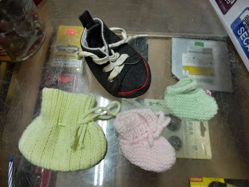 Job Lot - Baby or doll shoes (odds)