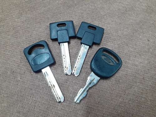 Old Car Keys - Lot of 4