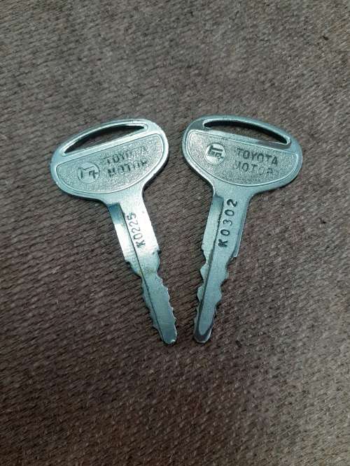 Old Toyota Keys - Lot of 2
