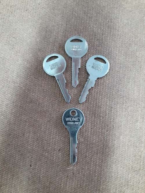 Old Keys - Lot of 4