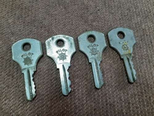 Old Keys - Lot of 4