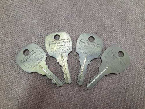 Old Keys - Lot of 4