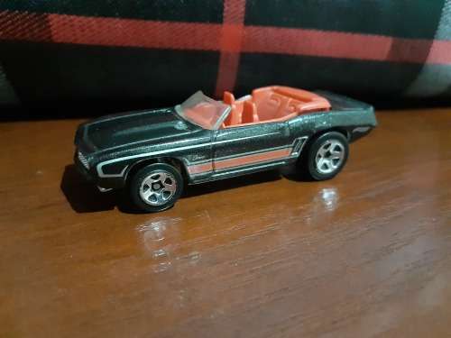 Hot Wheels `69 Camaro convertible