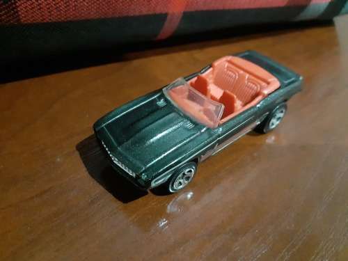 Hot Wheels `69 Camaro convertible