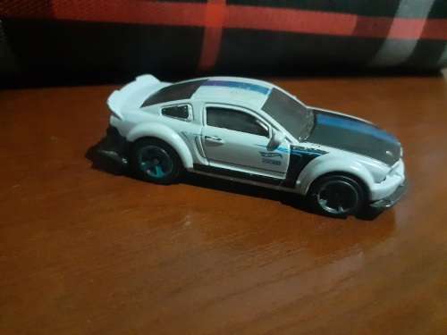 Hot Wheels 2005 Ford Mustang