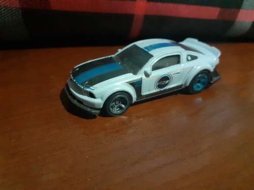 Hot Wheels 2005 Ford Mustang