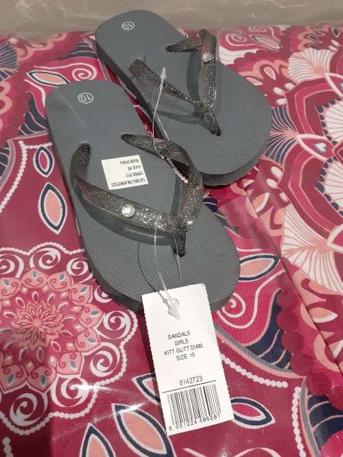 SALE - NEW Girl`s Glitter Diamante Flip Flops