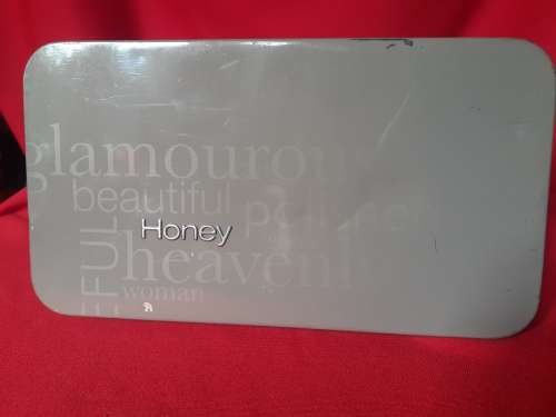 Collectible Tin - Honey Sandy Cream