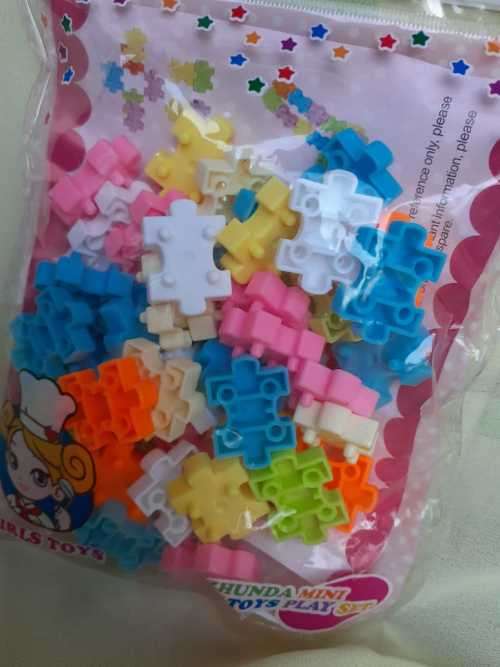 Plastic Puzzle Piece Building Block Playset