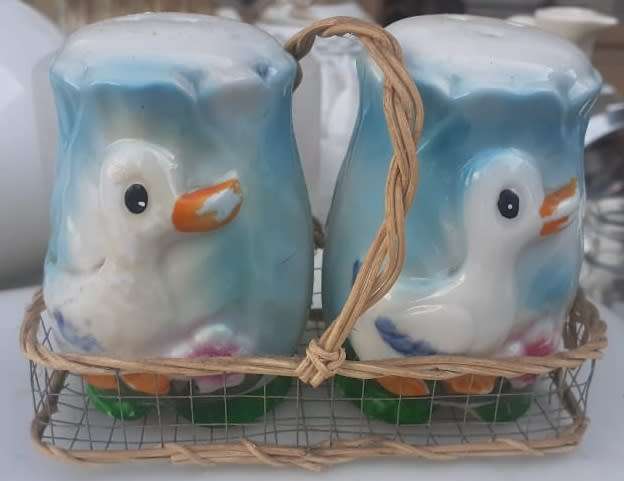 Vintage Ceramic Duck Salt/Pepper Shaker Set
