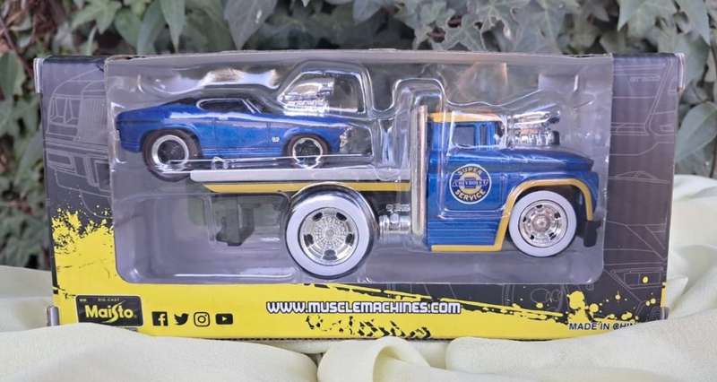Maisto Muscle Machines Muscle Transports C60 and Chevelle SS