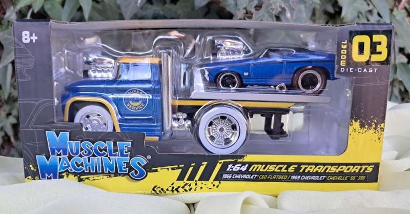 Maisto Muscle Machines Muscle Transports C60 and Chevelle SS
