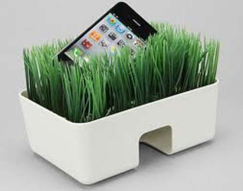 MINI GRASS CHARGING STATION HIDE MESSY CORDS