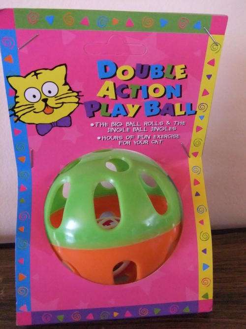 DOUBLE ACTION CAT PLAY BALL!!!!!!! A MUST HAVE FOR YOUR CAT