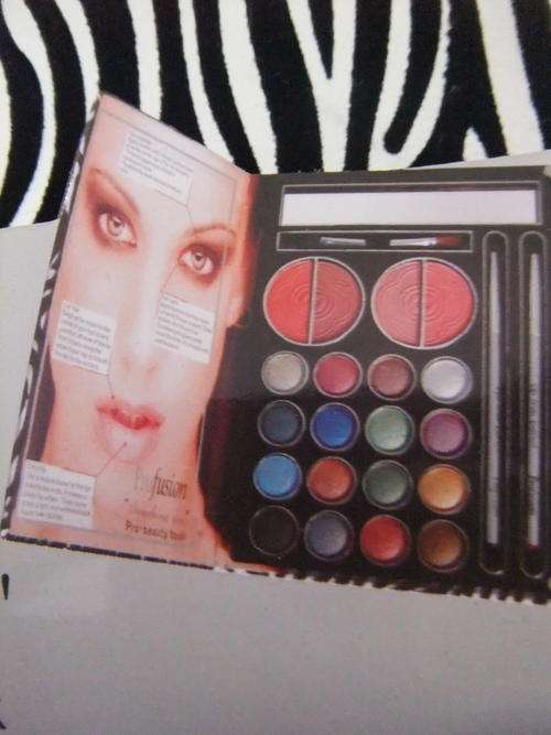 PROFUSION BEAUTY BOOK!!!!!!!!!!! A MUST MUST HAVE FOR ALL LADYS!!!!!