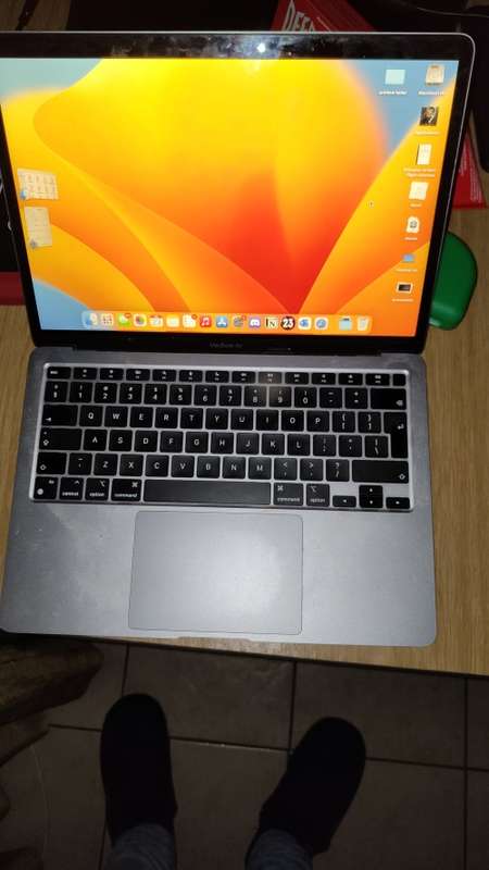 MACBOOK AIR 2020 * SECONDHAND*