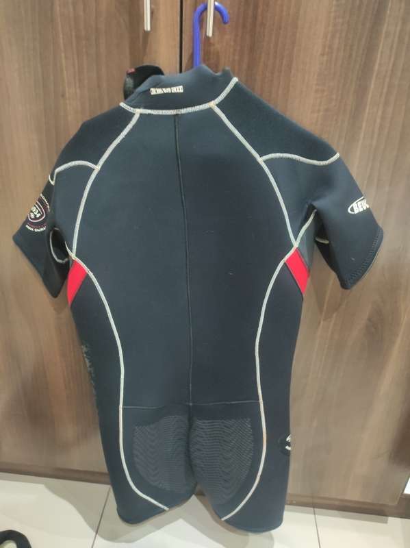 BEUCHAT SCUBA DIVING WET SUIT