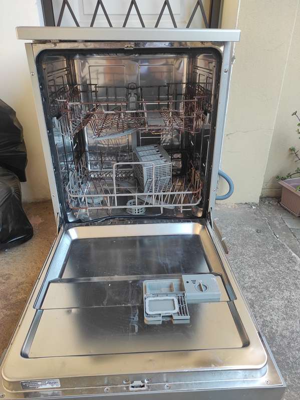 HISENSE DISHWASHER ***READ DESCRIPTION****