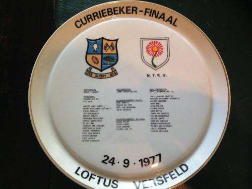 RUGBY MEMORABILIA: COMMEMORATIVE PLATE: CURRIEBEKER-BEKER FINAAL OVS VS NTRU LOFTUS VERSVELD 1977