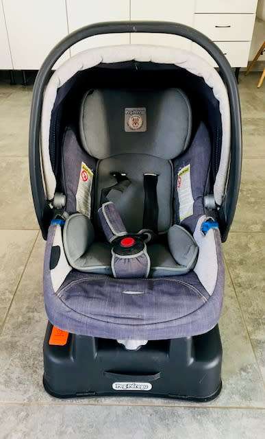 Peg Perego Primo Viaggio Tri-Fix car seat and base