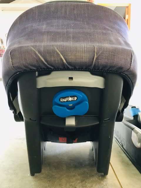 Peg Perego Primo Viaggio Tri-Fix car seat and base