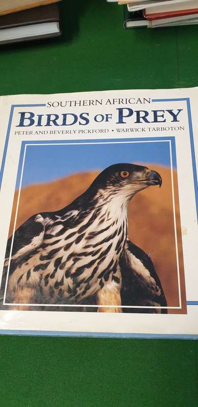 Southern African Birds of Prey. Peter and Beverley Pickford, Warwick Tarboton.