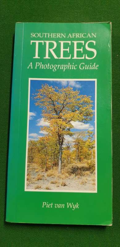 Southern African trees. A photographic guide. Piet Van Wyk.