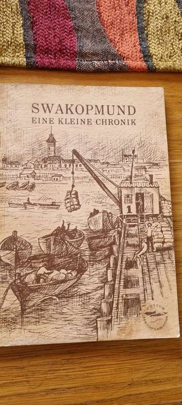 Swakopmund. Eine Kleine Chronik. Ursula Massmann (ed) Swakopmund zum 90 geburtstag.