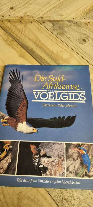 Die Suid-Afrikaanse Voelgids. Fotos Peter Johnson, Teks John Sinclair, John Mendelsohn.
