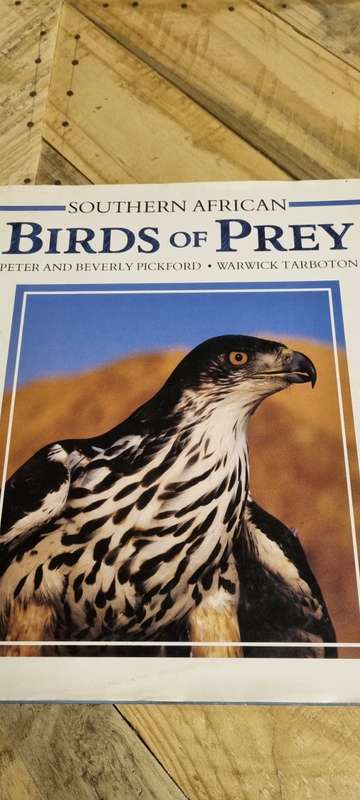 Southern African birds of prey. Peter and Beverly Pickford and Warwick Tarboton.