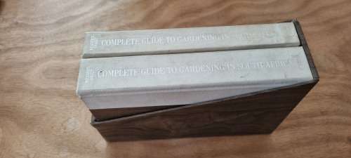 Complete Guide to gardening in South Africa. 2 volumes in slipcase. Reader`s Digest.