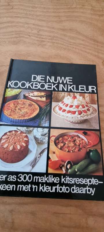 Die nuwe Kookboek in kleur. Vertaal deur Herna De Villiers