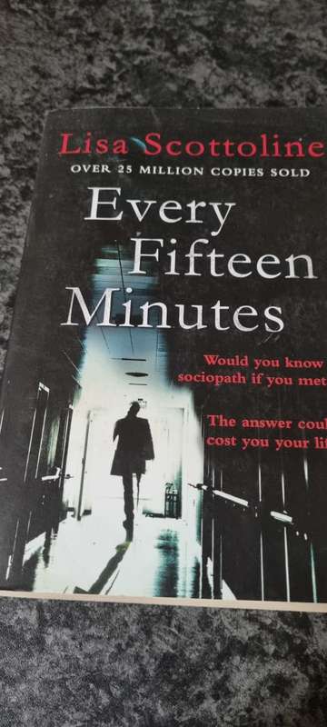 Every Fifteen Minutes. Lisa Scottoline.