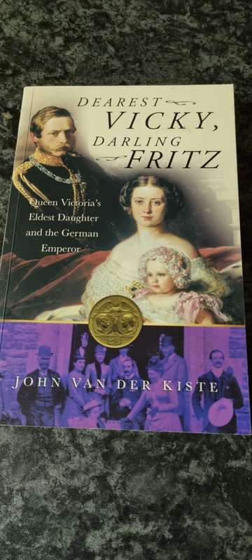 Dearest Vicky, Darling Fritz. Queen Victoria`s eldest daughter and the German Emperor. John vd Kiste